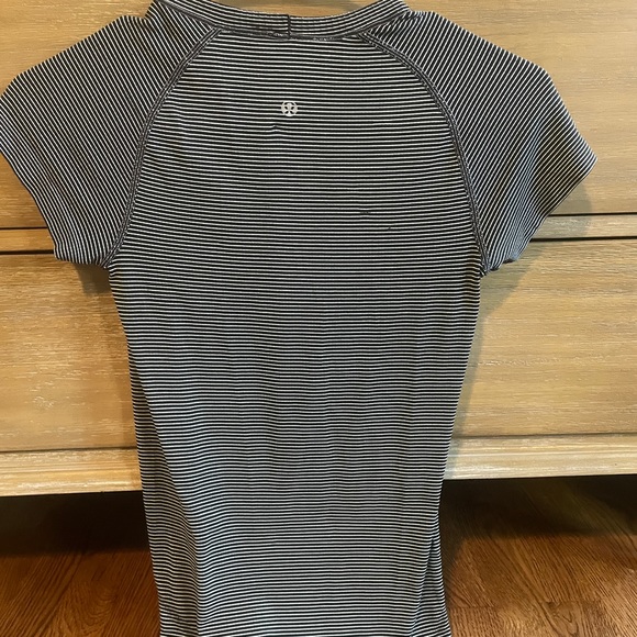 LULULEMON swiftly!! Rare color! - Picture 2 of 5